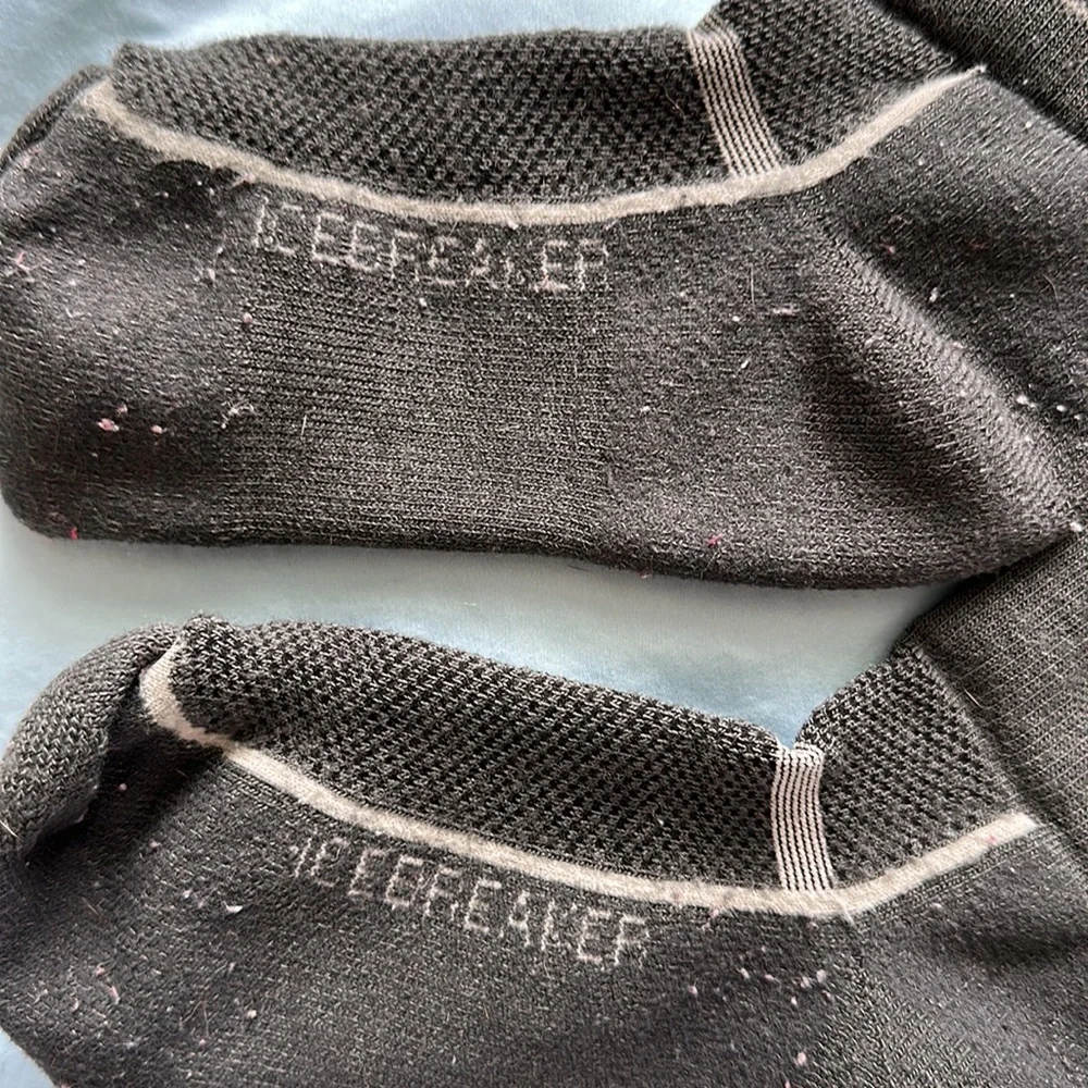 Women’s ICEBREAKER outdoor athletic socks. Size 6-8. - Picture 3 of 3
